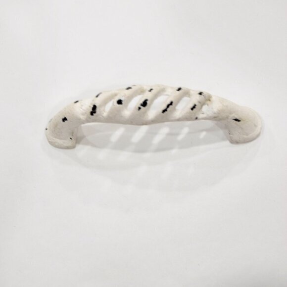 New set of 6 white pull / knob, have many - Picture 2 of 4